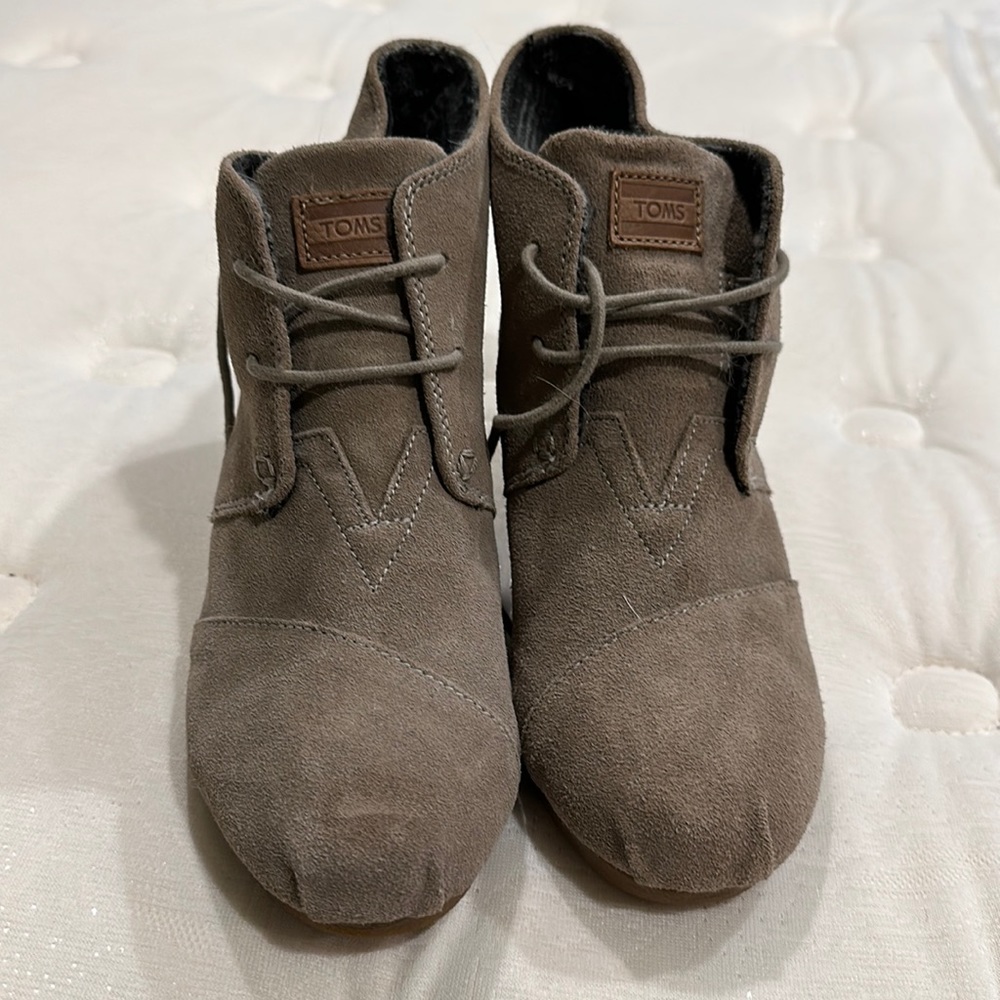Toms wedge boot.